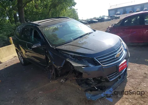 2017 Chevrolet Traverse Premier z USA, uszkodzony, nr VIN 1GNKRJKD7HJ273177